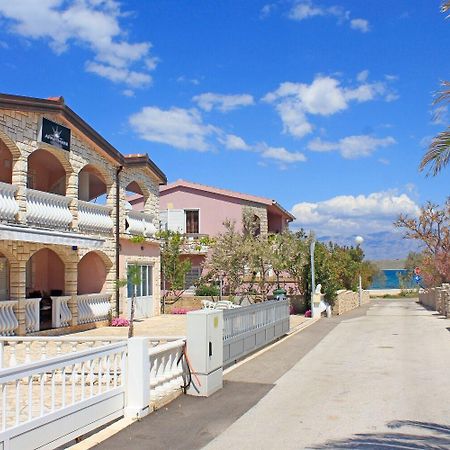 Apartments Almond Vir Esterno foto
